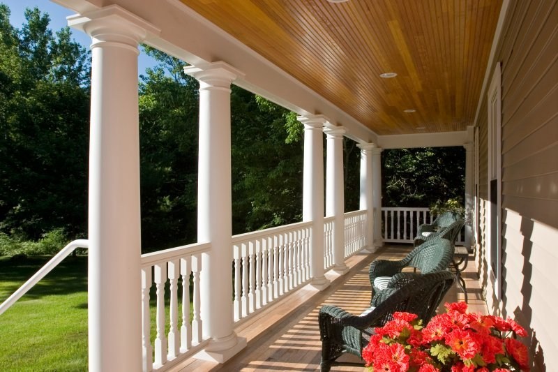 Teakwood used fir ceilings and mahogany decking to make a cozy outdoor space for the family home.