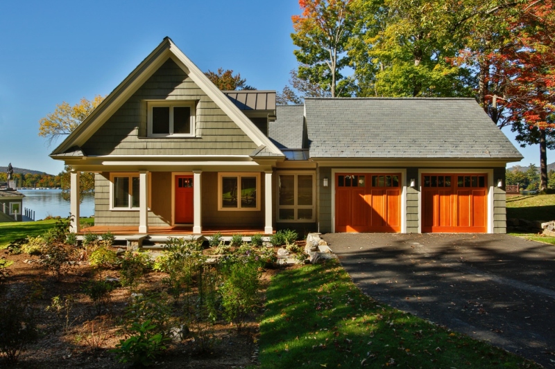 Lake-House-front-garden